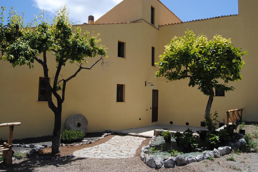 Il Giardino Di Julia B&B トルトラ エクステリア 写真